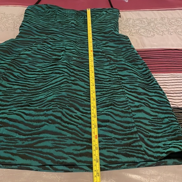 NWT Diane Von Furstenberg Emerald & Black Tiger Print Mini Dress Size 0 - Picture 13 of 15